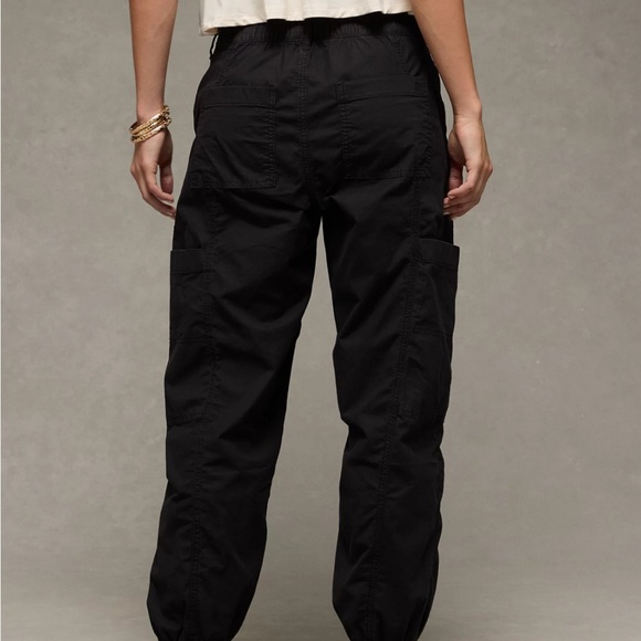 American Eagle Snappy Stretch High-Waisted Baggy Cargo Jogger 8 Short - Picture 2 of 8